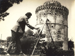 Painter Kostas Loustas by the White Tower in Thessaloniki, Greece